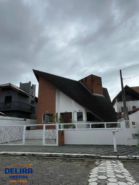 Foto 2 de Casa com 3 quartos à venda, 260m2 em Peruibe - SP