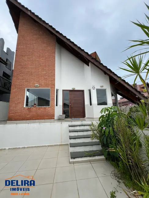 Foto 1 de Casa com 3 quartos à venda, 260m2 em Peruibe - SP