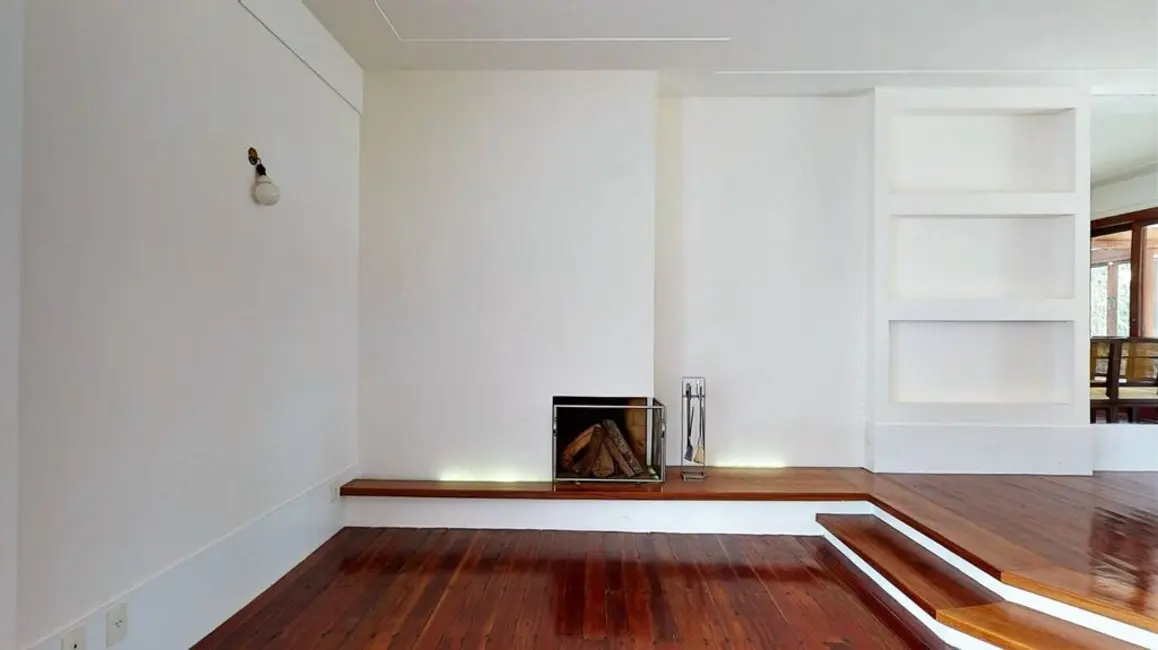 Casa com 5 quartos à venda, 542m2 em Saldanha Marinho, Petropolis - RJ - imagem 8 Foto 8 de Casa com 5 quartos à venda, 542m2 em Saldanha Marinho, Petropolis - RJ