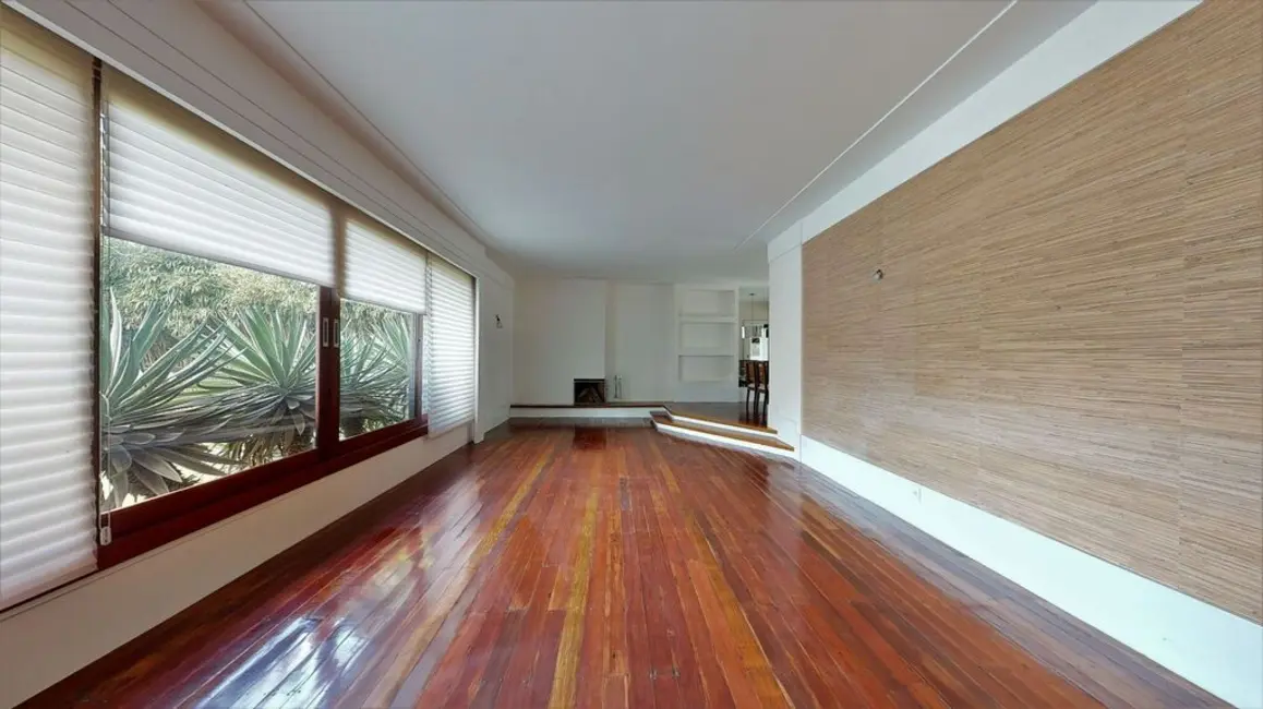 Casa com 5 quartos à venda, 542m2 em Saldanha Marinho, Petropolis - RJ - imagem 5 Foto 5 de Casa com 5 quartos à venda, 542m2 em Saldanha Marinho, Petropolis - RJ