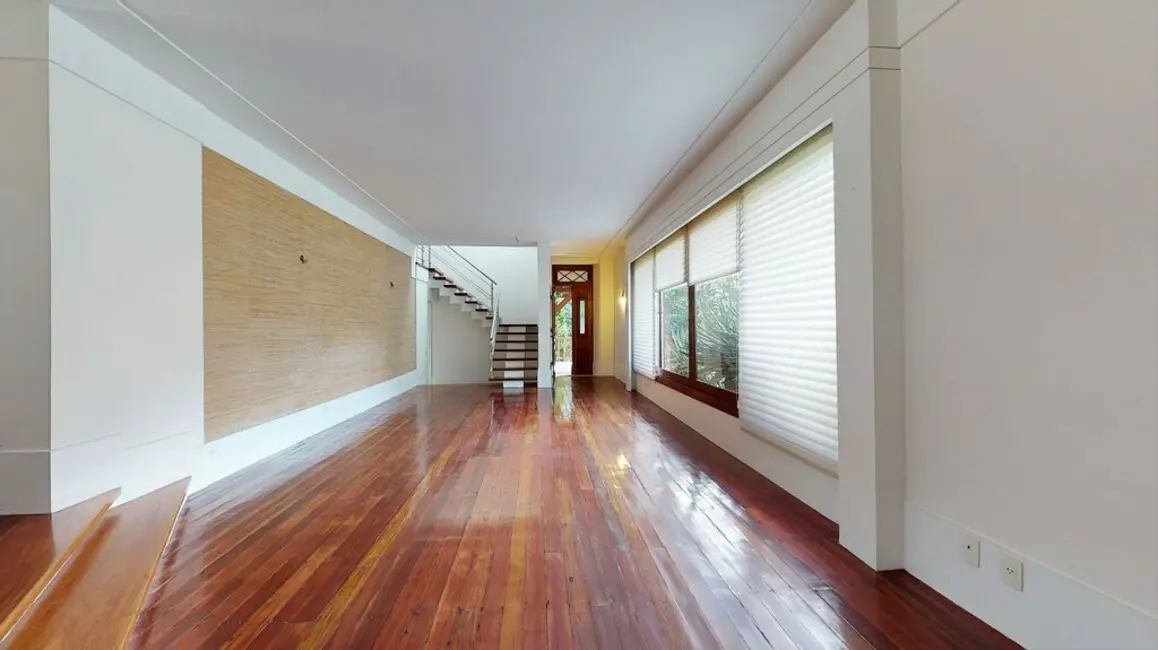 Casa com 5 quartos à venda, 542m2 em Saldanha Marinho, Petropolis - RJ - imagem 6 Foto 6 de Casa com 5 quartos à venda, 542m2 em Saldanha Marinho, Petropolis - RJ