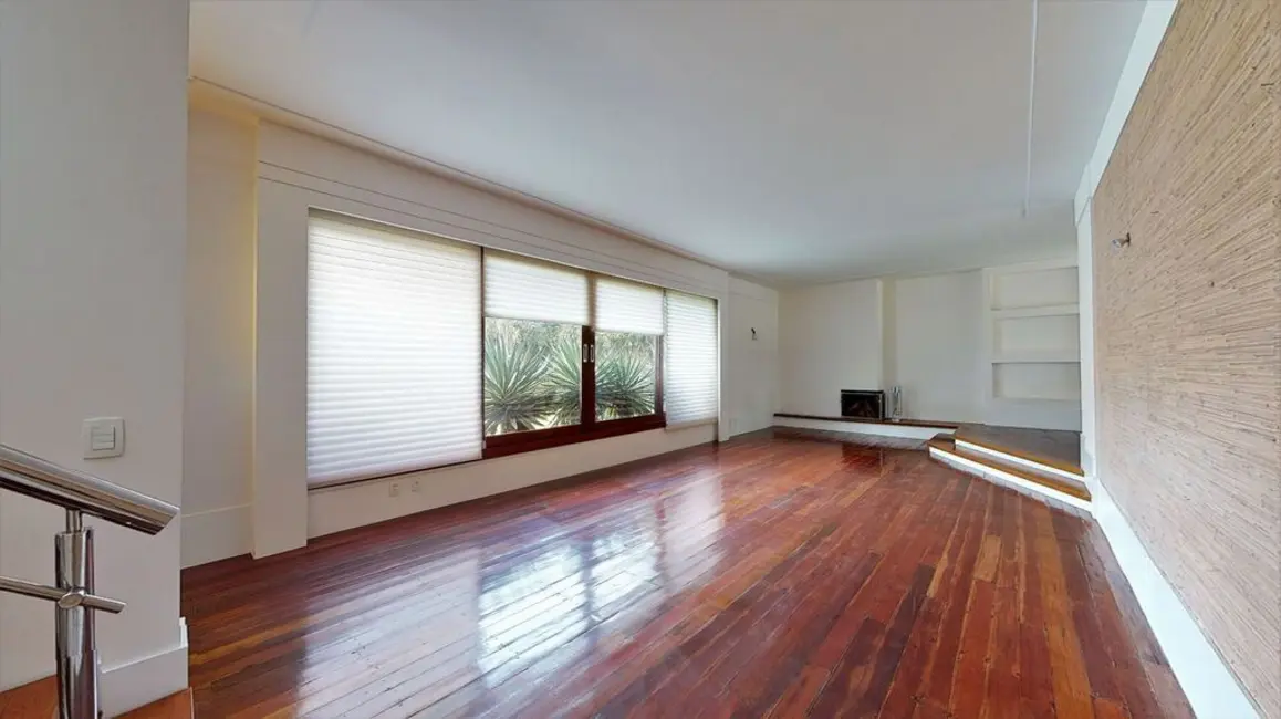 Casa com 5 quartos à venda, 542m2 em Saldanha Marinho, Petropolis - RJ - imagem 4 Foto 4 de Casa com 5 quartos à venda, 542m2 em Saldanha Marinho, Petropolis - RJ