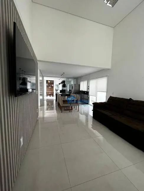 Foto 6 de Sobrado com 3 quartos à venda, 300m2 em Salto - SP