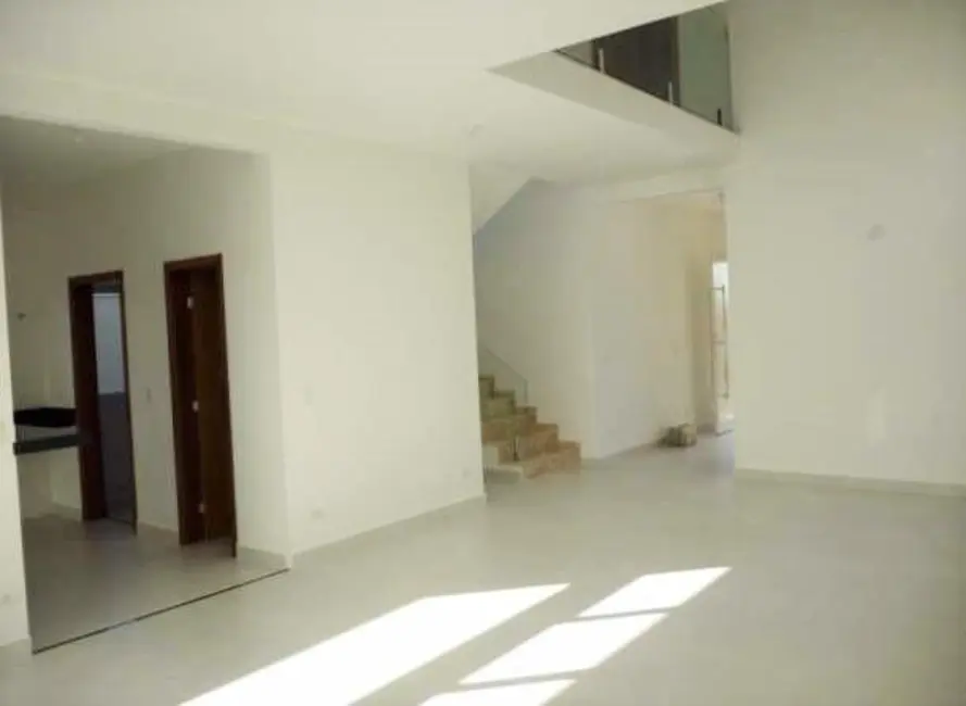 Sobrado com 3 quartos para alugar, 300m2 em Jardim Residencial Maria Dulce, Indaiatuba - SP - imagem 6 Foto 6 de Sobrado com 3 quartos para alugar, 300m2 em Jardim Residencial Maria Dulce, Indaiatuba - SP