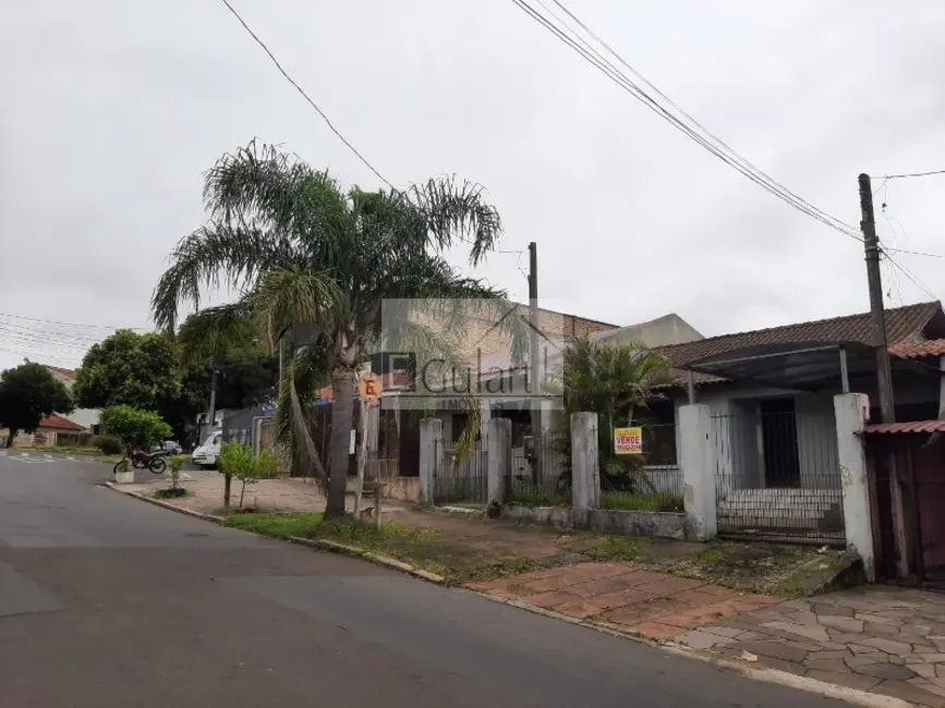 Casa com 4 quartos à venda, 140m2 em Nossa Senhora das Graças, Canoas - RS - imagem 3 Foto 3 de Casa com 4 quartos à venda, 140m2 em Nossa Senhora das Graças, Canoas - RS