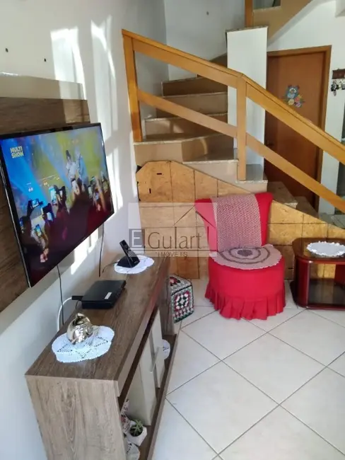 Foto 2 de Sobrado com 2 quartos à venda, 106m2 em Canoas - RS