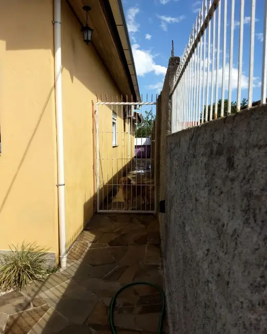 Casa com 2 quartos à venda, 111m2 em Rio Branco, Canoas - RS - imagem 5 Foto 5 de Casa com 2 quartos à venda, 111m2 em Rio Branco, Canoas - RS
