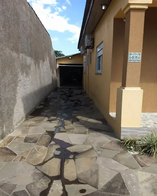 Casa com 2 quartos à venda, 111m2 em Rio Branco, Canoas - RS - imagem 4 Foto 4 de Casa com 2 quartos à venda, 111m2 em Rio Branco, Canoas - RS