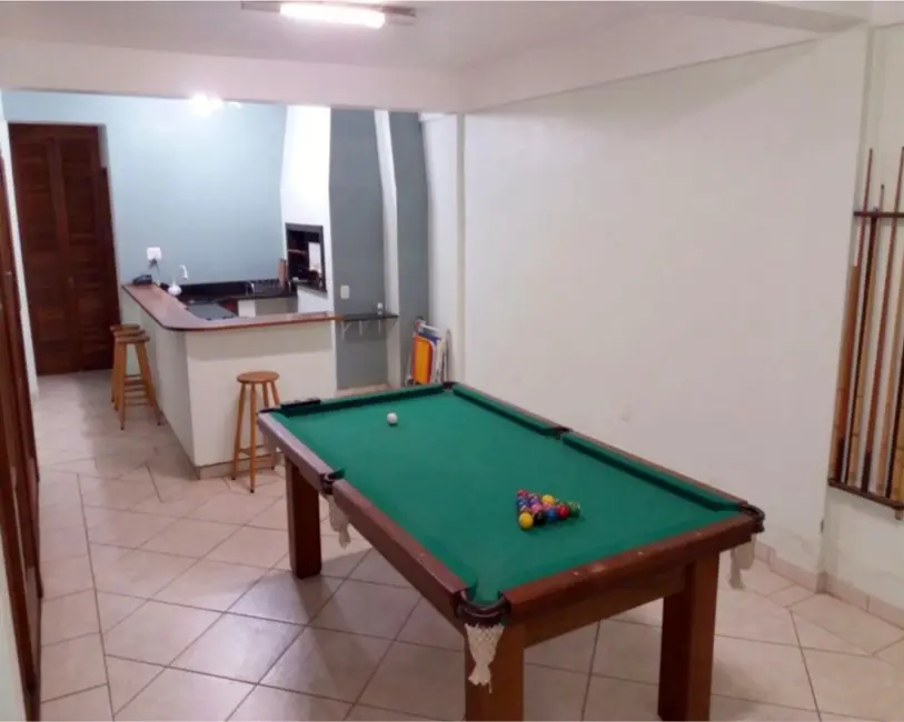 Casa com 3 quartos à venda, 250m2 em Mato Grande, Canoas - RS - imagem 3 Foto 3 de Casa com 3 quartos à venda, 250m2 em Mato Grande, Canoas - RS