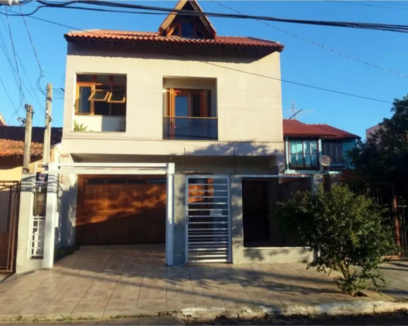 Foto 1 de Casa com 3 quartos à venda, 250m2 em Mato Grande, Canoas - RS