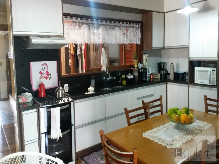 Sobrado com 4 quartos à venda, 390m2 em Harmonia, Canoas - RS - imagem 8 Foto 8 de Sobrado com 4 quartos à venda, 390m2 em Harmonia, Canoas - RS