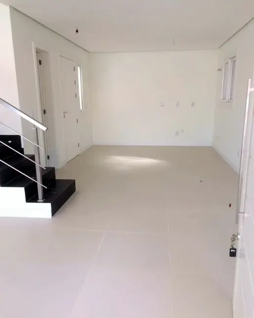 Sobrado com 2 quartos à venda em Igara, Canoas - RS - imagem 8 Foto 8 de Sobrado com 2 quartos à venda em Igara, Canoas - RS