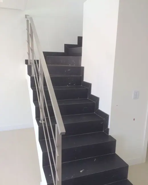 Sobrado com 2 quartos à venda em Igara, Canoas - RS - imagem 3 Foto 3 de Sobrado com 2 quartos à venda em Igara, Canoas - RS