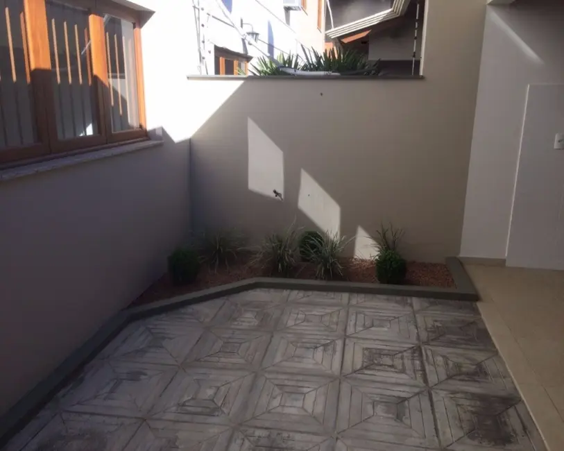 Sobrado com 3 quartos à venda, 164m2 em Nossa Senhora das Graças, Canoas - RS - imagem 9 Foto 9 de Sobrado com 3 quartos à venda, 164m2 em Nossa Senhora das Graças, Canoas - RS