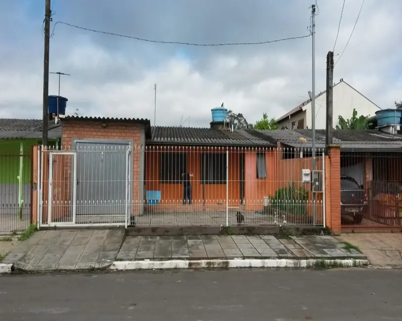 Foto 1 de Casa com 2 quartos à venda, 65m2 em Guajuviras, Canoas - RS