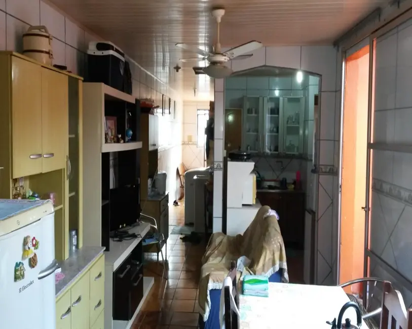Casa com 2 quartos à venda, 65m2 em Guajuviras, Canoas - RS - imagem 5 Foto 5 de Casa com 2 quartos à venda, 65m2 em Guajuviras, Canoas - RS