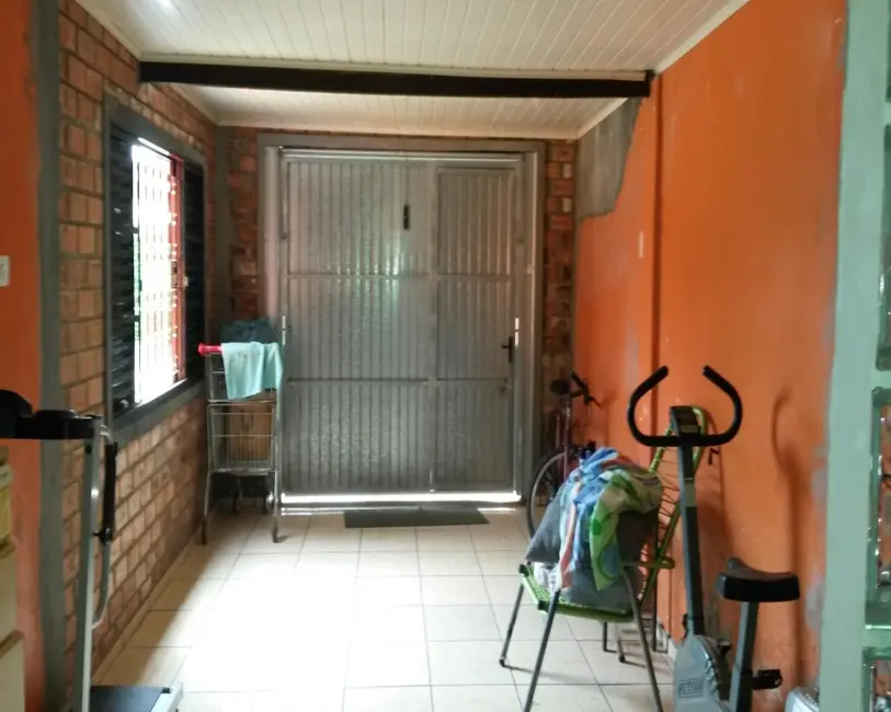 Casa com 2 quartos à venda, 65m2 em Guajuviras, Canoas - RS - imagem 3 Foto 3 de Casa com 2 quartos à venda, 65m2 em Guajuviras, Canoas - RS