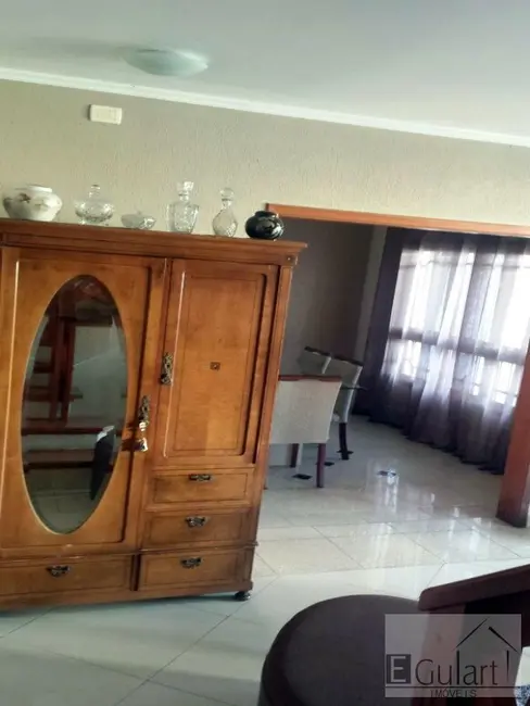 Sobrado com 3 quartos à venda, 250m2 em Canoas - RS - imagem 7 Foto 7 de Sobrado com 3 quartos à venda, 250m2 em Canoas - RS