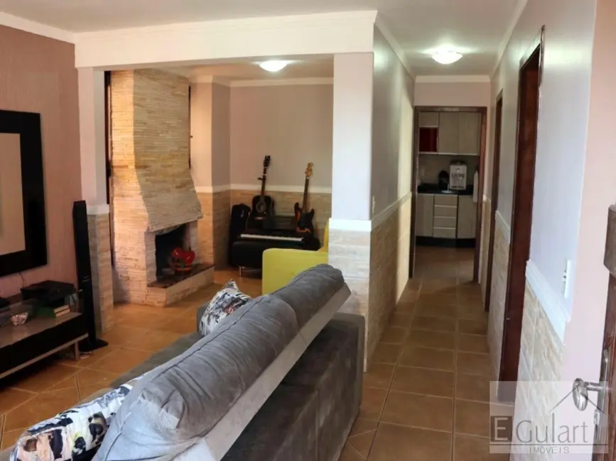 Sobrado com 4 quartos à venda, 261m2 em Canoas - RS - imagem 3 Foto 3 de Sobrado com 4 quartos à venda, 261m2 em Canoas - RS