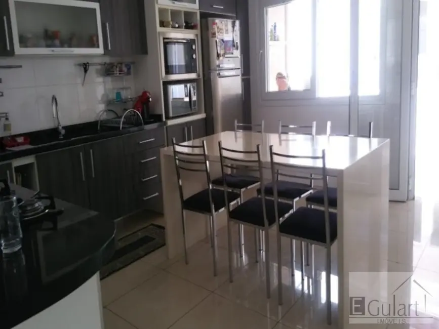 Casa com 3 quartos à venda, 250m2 em Centro, Canoas - RS - imagem 7 Foto 7 de Casa com 3 quartos à venda, 250m2 em Centro, Canoas - RS