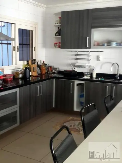 Casa com 3 quartos à venda, 250m2 em Centro, Canoas - RS - imagem 8 Foto 8 de Casa com 3 quartos à venda, 250m2 em Centro, Canoas - RS