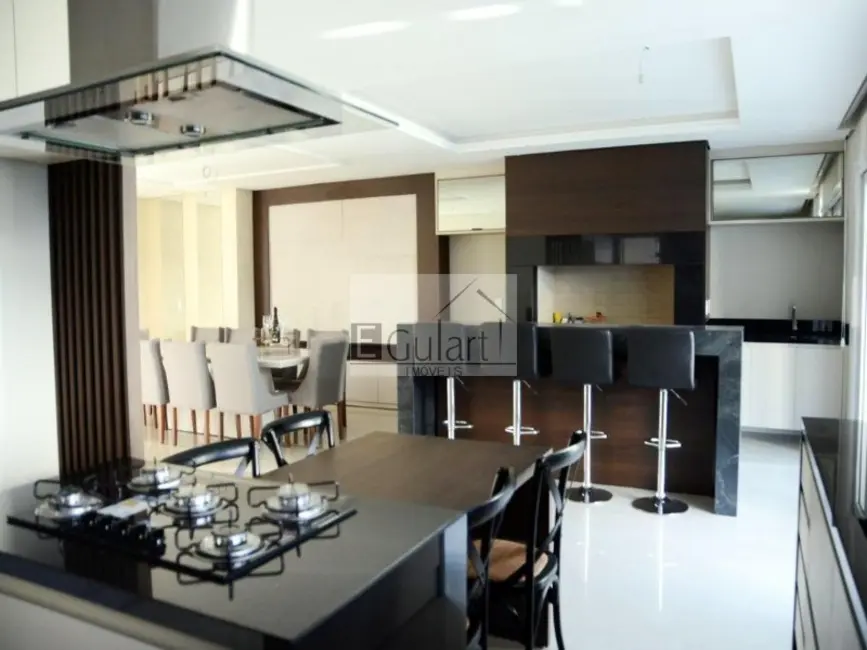 Sobrado com 4 quartos à venda, 375m2 em Canoas - RS - imagem 6 Foto 6 de Sobrado com 4 quartos à venda, 375m2 em Canoas - RS