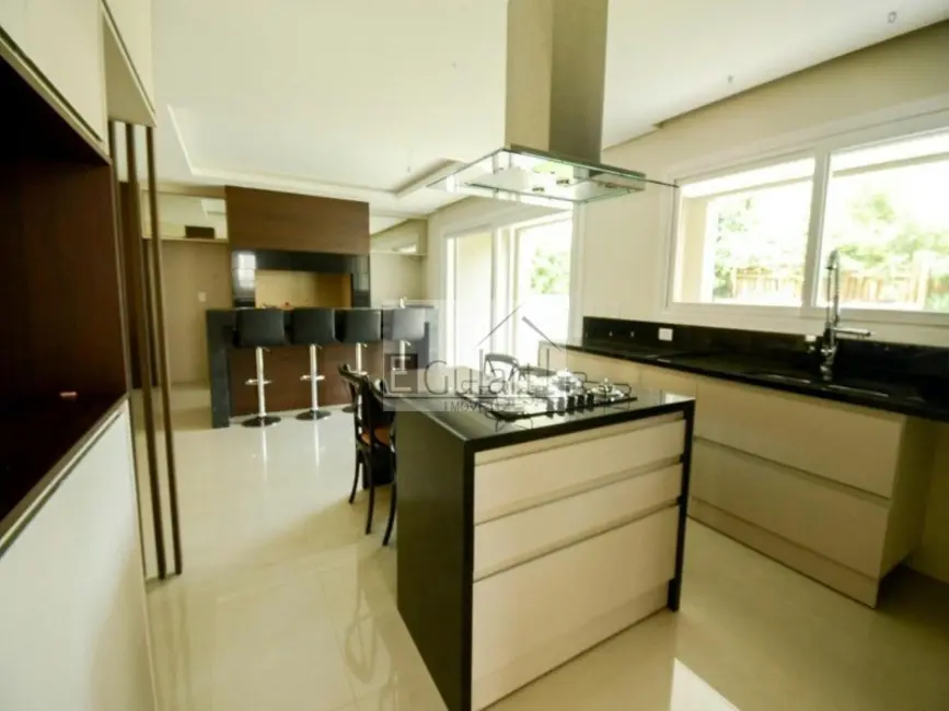 Sobrado com 4 quartos à venda, 375m2 em Canoas - RS - imagem 7 Foto 7 de Sobrado com 4 quartos à venda, 375m2 em Canoas - RS