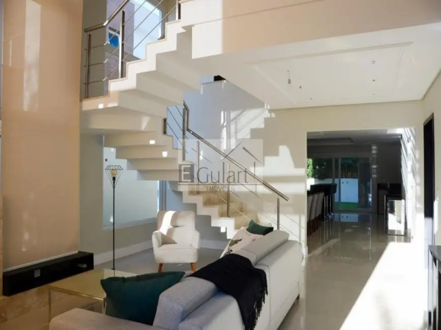 Sobrado com 4 quartos à venda, 375m2 em Canoas - RS - imagem 3 Foto 3 de Sobrado com 4 quartos à venda, 375m2 em Canoas - RS