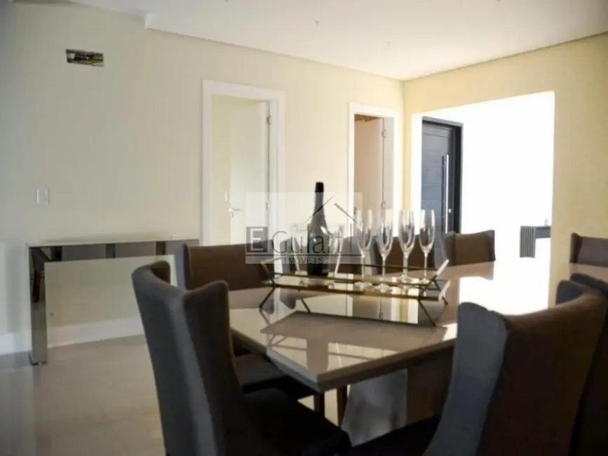 Sobrado com 4 quartos à venda, 375m2 em Canoas - RS - imagem 5 Foto 5 de Sobrado com 4 quartos à venda, 375m2 em Canoas - RS