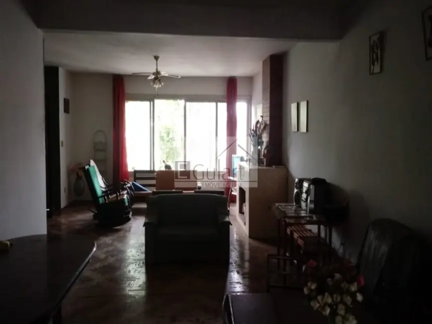 Sobrado com 4 quartos à venda, 250m2 em Centro, Canoas - RS - imagem 6 Foto 6 de Sobrado com 4 quartos à venda, 250m2 em Centro, Canoas - RS