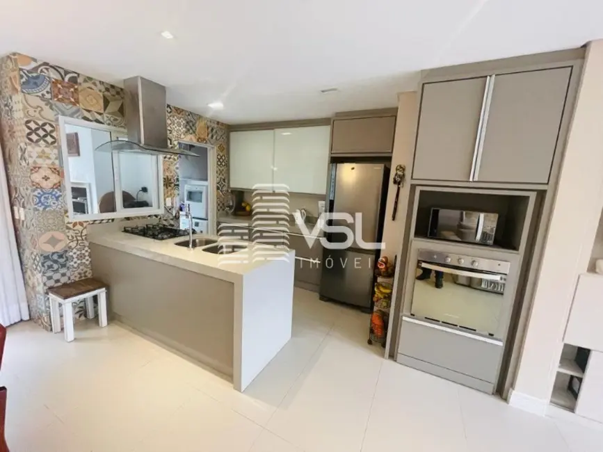 Foto 3 de Casa com 3 quartos à venda, 149m2 em Sambaqui, Florianopolis - SC