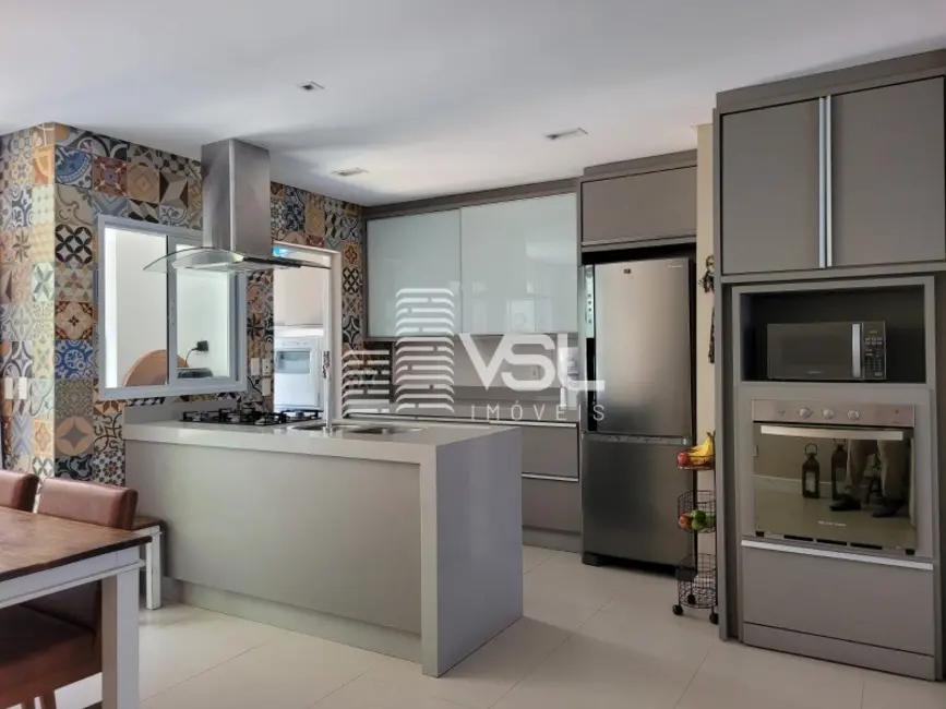 Foto 2 de Casa com 3 quartos à venda, 149m2 em Sambaqui, Florianopolis - SC