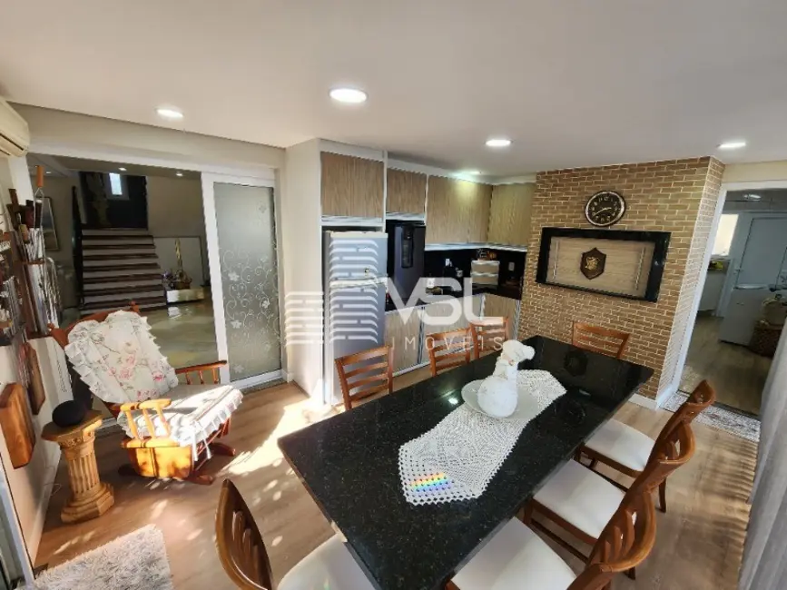 Casa com 5 quartos à venda, 326m2 em Córrego Grande, Florianopolis - SC - imagem 4 Foto 4 de Casa com 5 quartos à venda, 326m2 em Córrego Grande, Florianopolis - SC