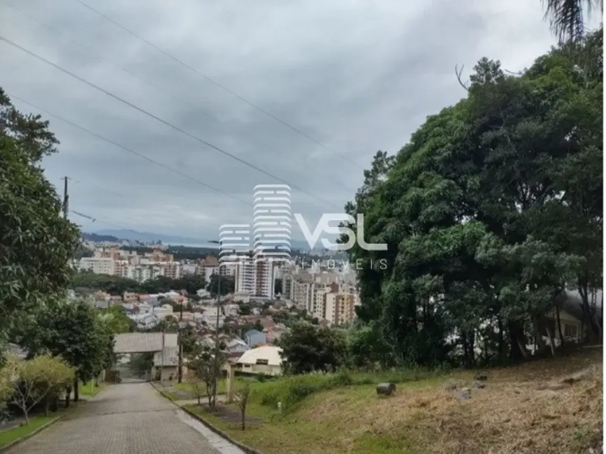 Foto 1 de Terreno / Lote à venda, 760m2 em Córrego Grande, Florianopolis - SC