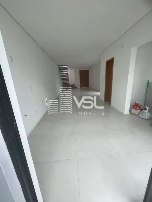 Foto 2 de Casa com 3 quartos à venda, 130m2 em Carianos, Florianopolis - SC