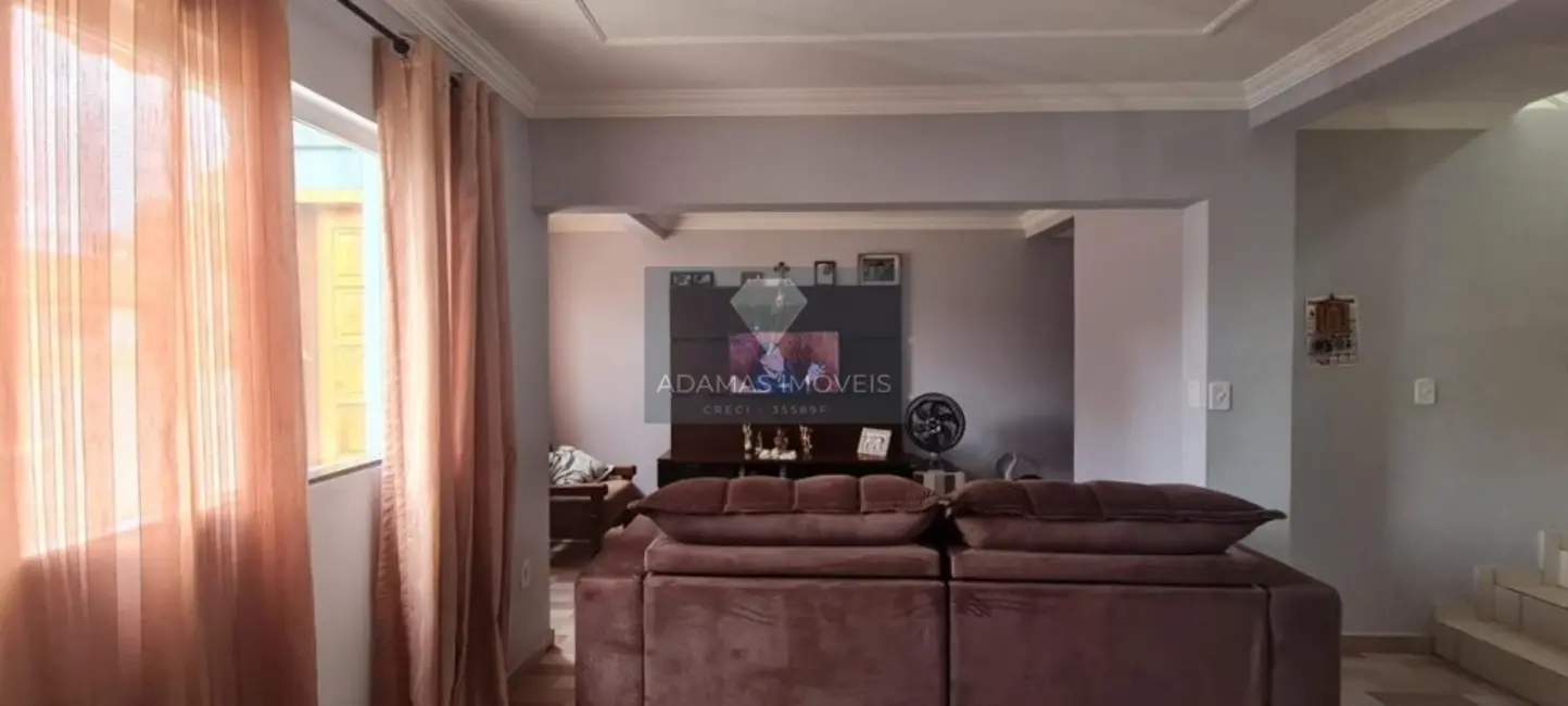 Foto 2 de Sobrado com 3 quartos à venda, 145m2 em Telemaco Borba - PR