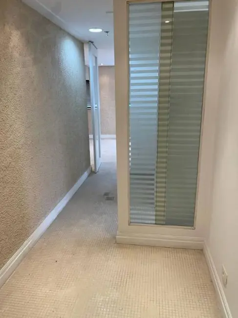 Sala Comercial para alugar, 43m2 em Moema, São Paulo - SP - imagem 3 Foto 3 de Sala Comercial para alugar, 43m2 em Moema, São Paulo - SP