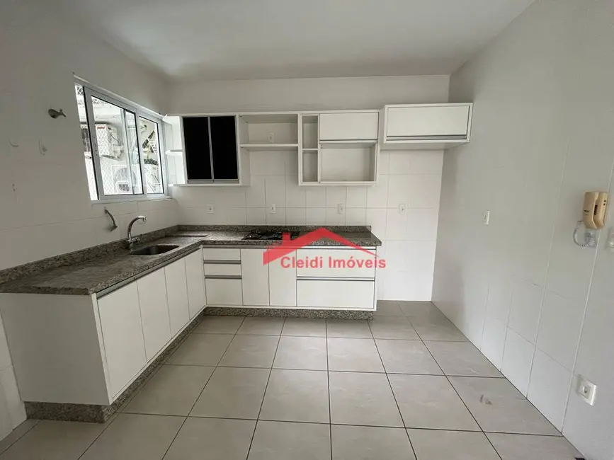 Apartamento com 3 quartos para alugar, 145m2 em Atiradores, Joinville - SC - imagem 6 Foto 6 de Apartamento com 3 quartos para alugar, 145m2 em Atiradores, Joinville - SC