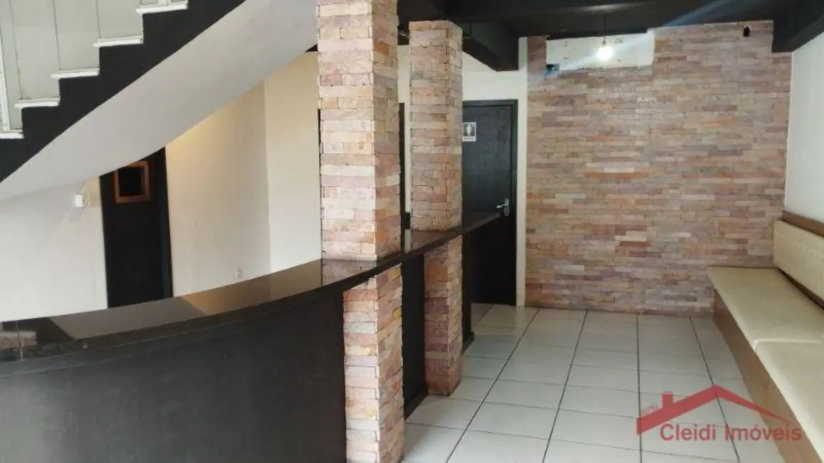 Foto 2 de Loja para alugar, 135m2 em Bucarein, Joinville - SC