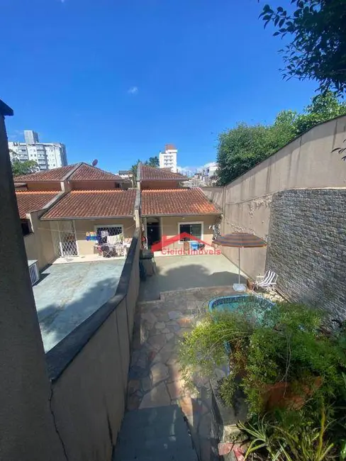 Sobrado com 3 quartos à venda, 149m2 em Floresta, Joinville - SC - imagem 8 Foto 8 de Sobrado com 3 quartos à venda, 149m2 em Floresta, Joinville - SC