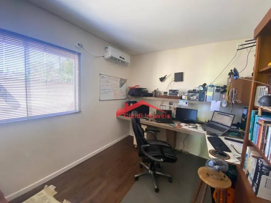 Sobrado com 3 quartos à venda, 149m2 em Floresta, Joinville - SC - imagem 6 Foto 6 de Sobrado com 3 quartos à venda, 149m2 em Floresta, Joinville - SC