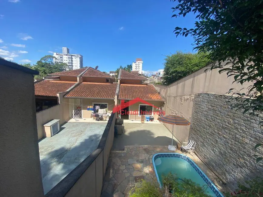 Sobrado com 3 quartos à venda, 149m2 em Floresta, Joinville - SC - imagem 9 Foto 9 de Sobrado com 3 quartos à venda, 149m2 em Floresta, Joinville - SC