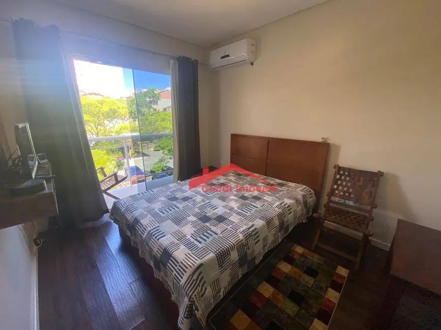Sobrado com 3 quartos à venda, 149m2 em Floresta, Joinville - SC - imagem 5 Foto 5 de Sobrado com 3 quartos à venda, 149m2 em Floresta, Joinville - SC