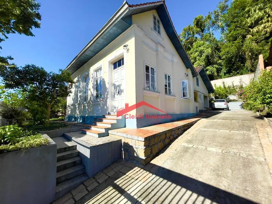 Casa com 3 quartos à venda, 655m2 em América, Joinville - SC - imagem 3 Foto 3 de Casa com 3 quartos à venda, 655m2 em América, Joinville - SC