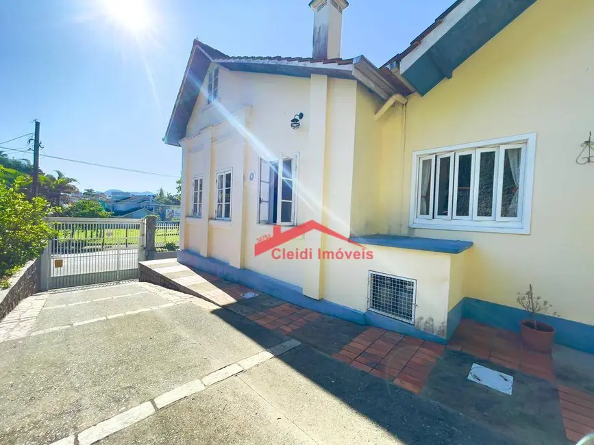 Casa com 3 quartos à venda, 655m2 em América, Joinville - SC - imagem 6 Foto 6 de Casa com 3 quartos à venda, 655m2 em América, Joinville - SC