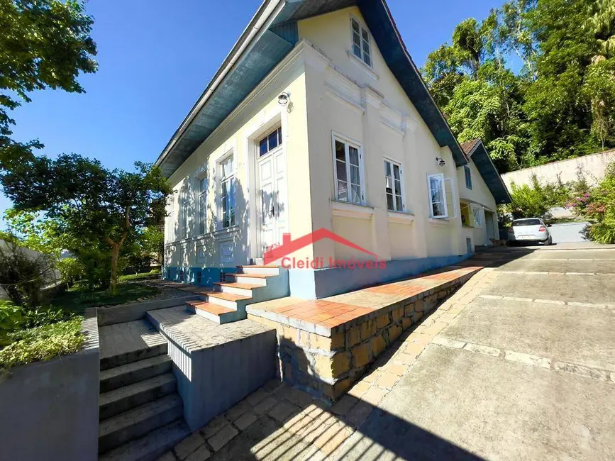 Casa com 3 quartos à venda, 655m2 em América, Joinville - SC - imagem 4 Foto 4 de Casa com 3 quartos à venda, 655m2 em América, Joinville - SC