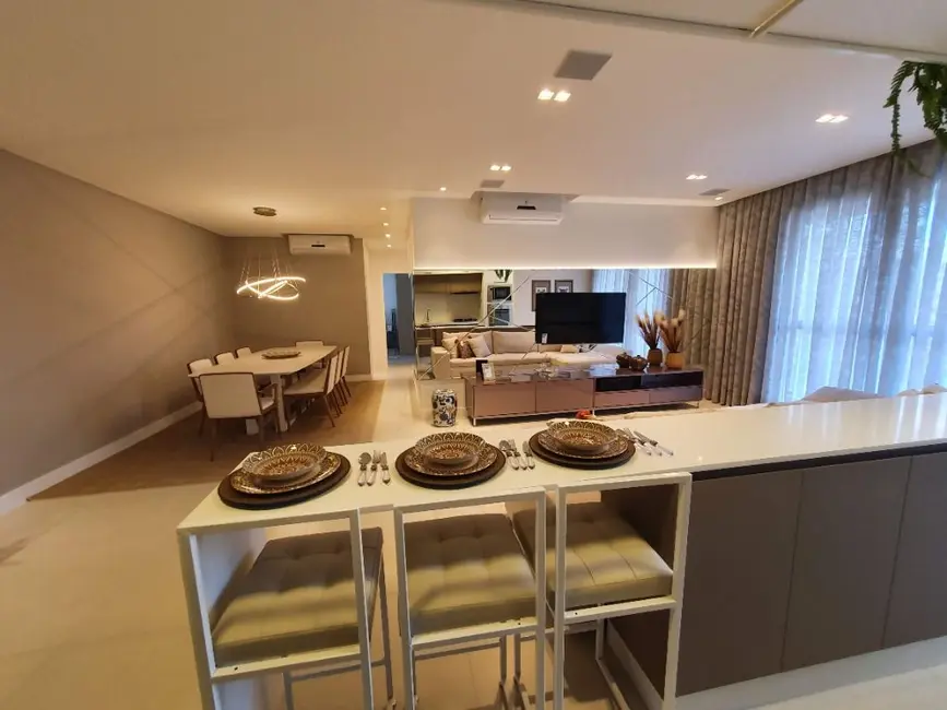 Apartamento com 3 quartos à venda, 212m2 em Atiradores, Joinville - SC - imagem 3 Foto 3 de Apartamento com 3 quartos à venda, 212m2 em Atiradores, Joinville - SC