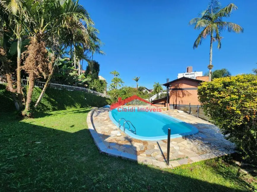 Foto 1 de Casa com 3 quartos para alugar, 964m2 em Floresta, Joinville, SC