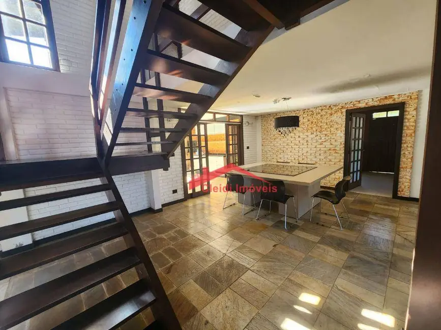 Foto 6 de Casa com 3 quartos para alugar, 964m2 em Floresta, Joinville - SC