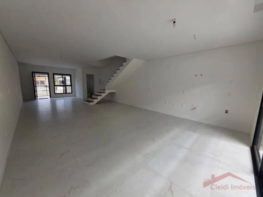 Foto 4 de Sobrado com 3 quartos à venda, 150m2 em Anita Garibaldi, Joinville - SC